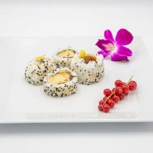 Uramaki Góralskie z wędzonym serkiem góralskim w tempurze i konfiturą figową 4 szt.