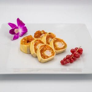 Datemaki Sashimi z tatarem łososia i krewetką w tempurze