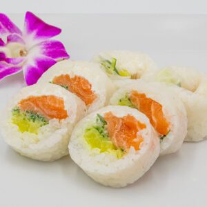 Futomaki White Paper Roll z łososiem 6 szt.